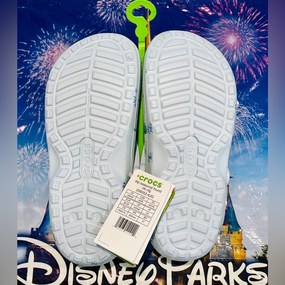 💙 Disney Christmas Holiday 2023 Crocs Mickey And Minnie Skating New with tags! - Picture 10 of 14